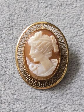 Shell Cameo 12k Gold Filled Signed Winward Vintage Pendant Brooch Hand Carved